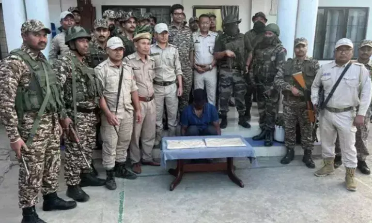 Manipur: बिहार का ड्रग तस्कर गिरफ्तार, 18 करोड़ रुपये की हेरोइन जब्त Manipur: बिहार का ड्रग तस्कर गिरफ्तार, 18 करोड़ रुपये की हेरोइन जब्त