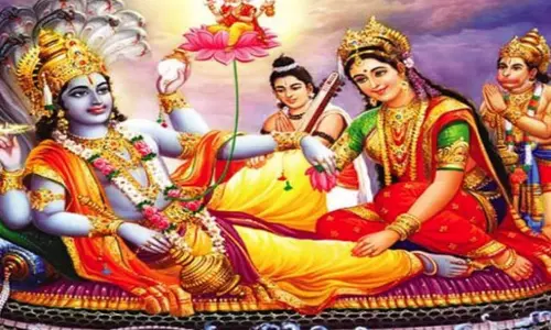 Lakshmi माता की उत्पत्ति की कहानी: देवताओं और असुरों के संघर्ष से जन्मी थीं