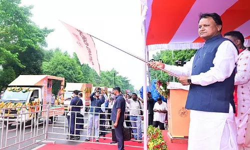 CM माझी ने सरकारी उपलब्धियों को बढ़ावा देने के लिए विकास वाहन तैनात किए
