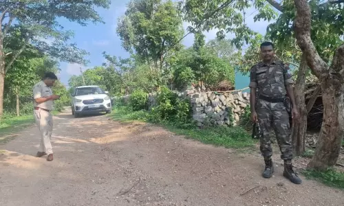 Ranchi: जंगल के बीच बंद घर से एक करोड़ का डोडा बरामद Ranchi: जंगल के बीच बंद घर से एक करोड़ का डोडा बरामद