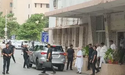 प्रधानमंत्री मोदी ने अहमदाबाद अस्पताल में दुर्घटना के बाद घायलों से मुलाकात की प्रधानमंत्री मोदी ने अहमदाबाद अस्पताल में दुर्घटना के बाद घायलों से मुलाकात की