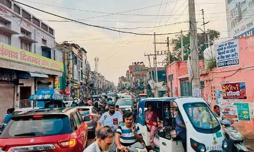 Haryana : स्थानीय लोगों ने रोजाना की ट्रैफिक अव्यवस्था को खत्म करने के लिए Haryana : स्थानीय लोगों ने रोजाना की ट्रैफिक अव्यवस्था को खत्म करने के लिए