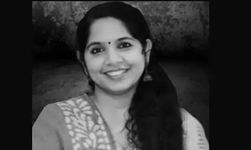 गुजरात विमान हादसा: केरल की नर्स की आलोचना करने पर तहसीलदार निलंबित