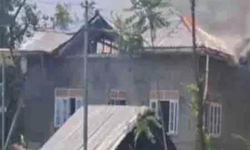 Pulwama के गुसू गांव में लगी आग Pulwama के गुसू गांव में लगी आग