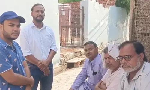 विमान हादसे में आगरा के नीरज लवानिया और पत्नी की मौत, भाई को फोन कर कहा था 12 घंटे बाद करेंगे बात विमान हादसे में आगरा के नीरज लवानिया और पत्नी की मौत, भाई को फोन कर कहा था 12 घंटे बाद करेंगे बात