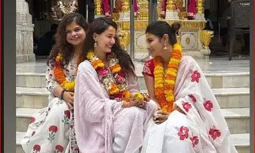 जन्मदिन के मौके पर मंदिर पहुंचीं दिशा, मौनी रॉय भी रहीं साथ जन्मदिन के मौके पर मंदिर पहुंचीं दिशा, मौनी रॉय भी रहीं साथ