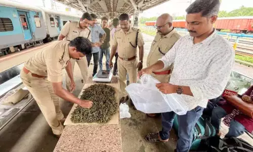 Kerala : ट्रेन में करीब चार किलो गांजा बरामद