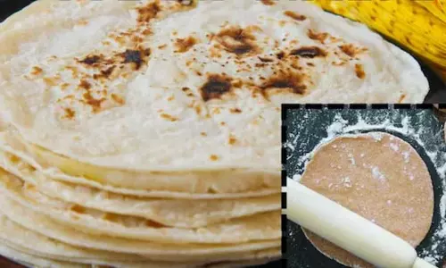 गोल रोटी बनाना है मुश्किल, ये आसान ट्रिक्स आएंगी काम गोल रोटी बनाना है मुश्किल, ये आसान ट्रिक्स आएंगी काम