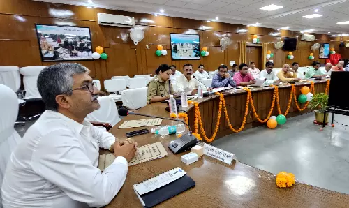 Farrukhabad: डीएम की अध्यक्षता में जिला सडक़ सुरक्षा समिति की बैठक सम्पन्न हुई Farrukhabad: डीएम की अध्यक्षता में जिला सडक़ सुरक्षा समिति की बैठक सम्पन्न हुई