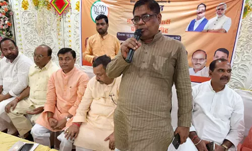 Farrukhabad: सुशासन की उपलब्धियों को लेकर अधिकारियों ने पेश की रिपोर्ट Farrukhabad: सुशासन की उपलब्धियों को लेकर अधिकारियों ने पेश की रिपोर्ट