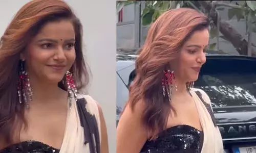 Rubina Dilaik : दिखाया क्लासी अंदाज, पैपराज़ी को किया नमस्ते Rubina Dilaik : दिखाया क्लासी अंदाज, पैपराज़ी को किया नमस्ते