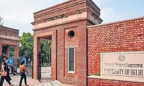 Delhi विश्वविद्यालय के पाठ्यक्रम से मनुस्मृति हटाई गई