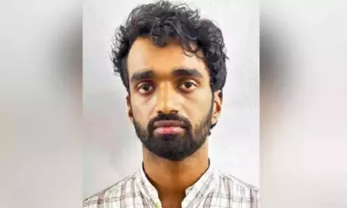 Kerala : निजी अस्पताल का फर्जी डॉक्टर गिरफ्तार Kerala : निजी अस्पताल का फर्जी डॉक्टर गिरफ्तार