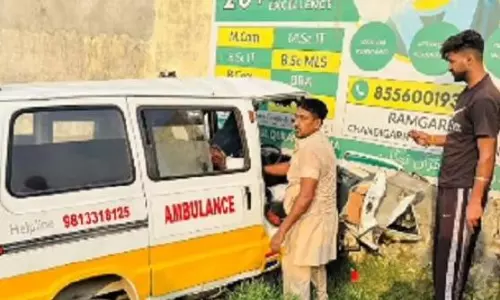 Ludhiana: मस्जिद की दीवार से टकराई एंबुलेंस, चालक की मौके पर मौत