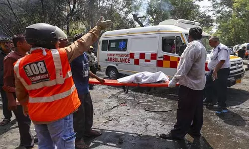प्लेन क्रैश: 265 की मौत, विमान में सवार महिला ने लिखा था- आदमी खिलौना है प्लेन क्रैश: 265 की मौत, विमान में सवार महिला ने लिखा था- आदमी खिलौना है