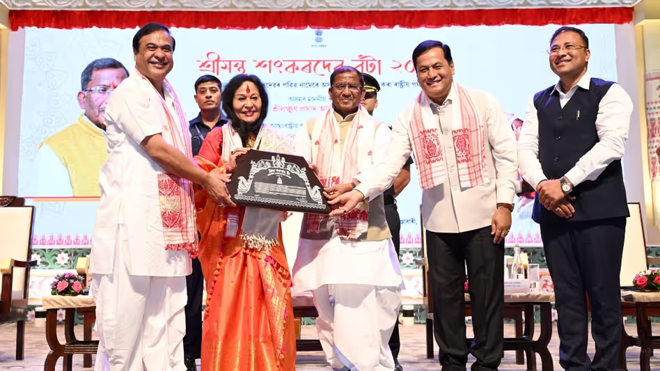 Assam का श्रीमंत शंकरदेव पुरस्कार शास्त्रीय नृत्यांगना सोनल मानसिंह को प्रदान किया Assam का श्रीमंत शंकरदेव पुरस्कार शास्त्रीय नृत्यांगना सोनल मानसिंह को प्रदान किया
