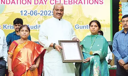 किसानों के लाभ के लिए अधिक उपज देने वाली नई किस्में विकसित करने का आह्वान किया : कृषि मंत्री किसानों के लाभ के लिए अधिक उपज देने वाली नई किस्में विकसित करने का आह्वान किया : कृषि मंत्री
