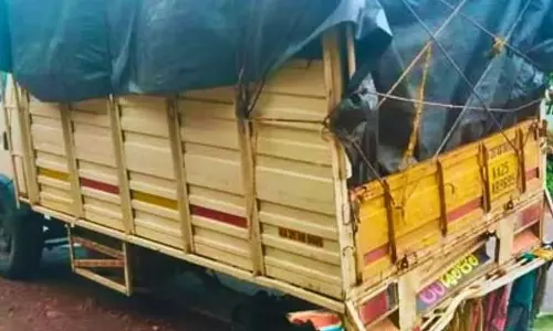 Usgao में खड़ी पिकअप में स्कूटर के टकराने से युवक घायल Usgao में खड़ी पिकअप में स्कूटर के टकराने से युवक घायल