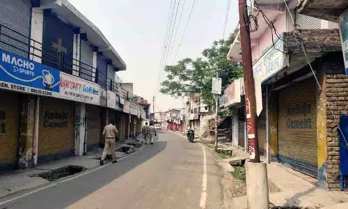 BDO कार्यालय स्थानांतरण पर नगरोटा सूरियां के व्यापारियों और निवासियों ने बंद का किया आयोजन