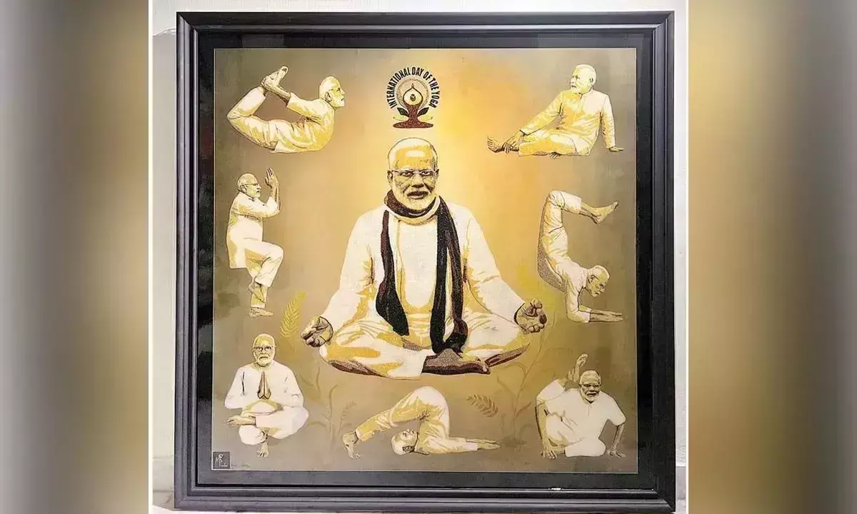 Andhra: विशाखापट्टनम के कलाकार ने प्रधानमंत्री के बाजरे के चित्र का अभ्यास करते हुए आसन बनाया Andhra: विशाखापट्टनम के कलाकार ने प्रधानमंत्री के बाजरे के चित्र का अभ्यास करते हुए आसन बनाया