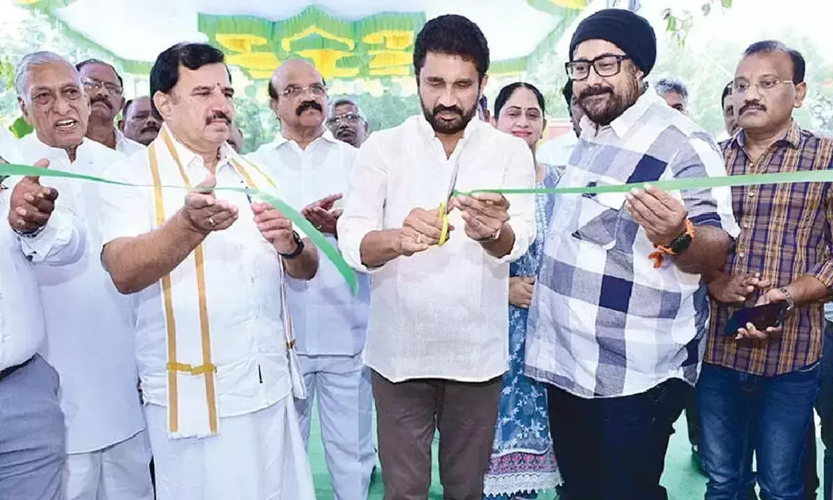 Andhra: रामराज ने ताडेपल्ली में नया शोरूम खोला Andhra: रामराज ने ताडेपल्ली में नया शोरूम खोला