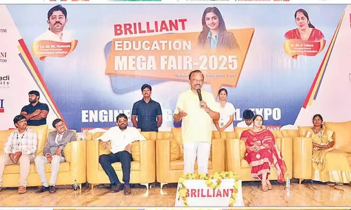 Andhra: एडन मेले छात्रों को कैरियर मार्गदर्शन प्रदान करते हैं Andhra: एडन मेले छात्रों को कैरियर मार्गदर्शन प्रदान करते हैं