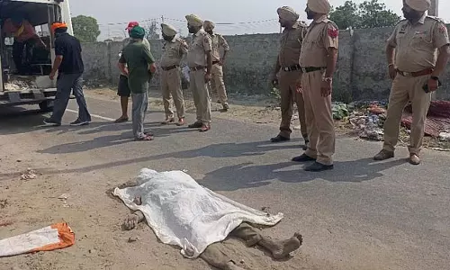 गर्मी ने ली जान पंजाब में पैदल चल रहे व्यक्ति की रास्ते में गिरकर मौत गर्मी ने ली जान पंजाब में पैदल चल रहे व्यक्ति की रास्ते में गिरकर मौत