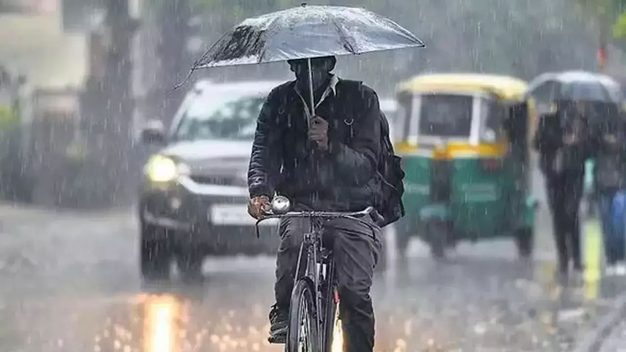 IMD ने सतही परिसंचरण के बीच आंध्र प्रदेश और तेलंगाना में भारी वर्षा की भविष्यवाणी की