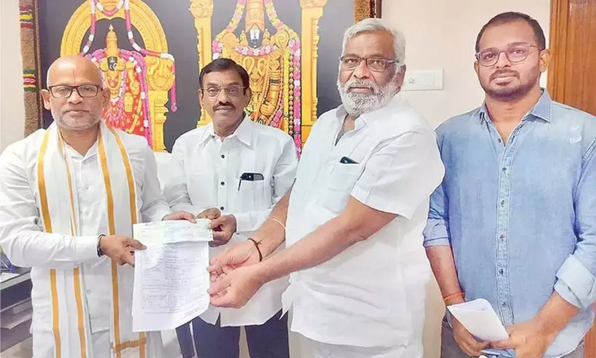 Andhra: SVPT को 10 लाख रुपये दान किये गये