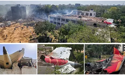 BIG BREAKING एअर इंडिया प्लेन क्रैश: सुप्रीम कोर्ट में अर्जी...Air India के सभी Boeing Dreamliner विमानों की जांच का बड़ा फैसला