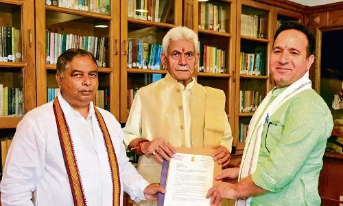 Jammu में नायब तहसीलदार के चयन के लिए उर्दू परीक्षा को लेकर अभ्यर्थी और राजनीतिक दल नाराज