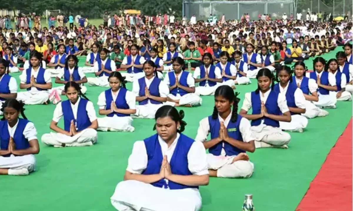 Andhra: एलुरु सीआर रेड्डी डिग्री कॉलेज में योगांध्र कार्यक्रम आयोजित हुआ