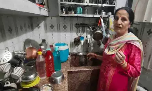 Chandigarh में ऊपरी मंजिलों पर नल सूख गए Chandigarh में ऊपरी मंजिलों पर नल सूख गए