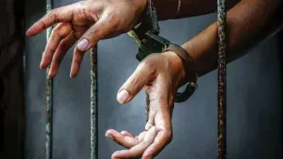 Latehar: गांजा के साथ दुकानदार गिरफ्तार, जेल भेजा गया Latehar: गांजा के साथ दुकानदार गिरफ्तार, जेल भेजा गया