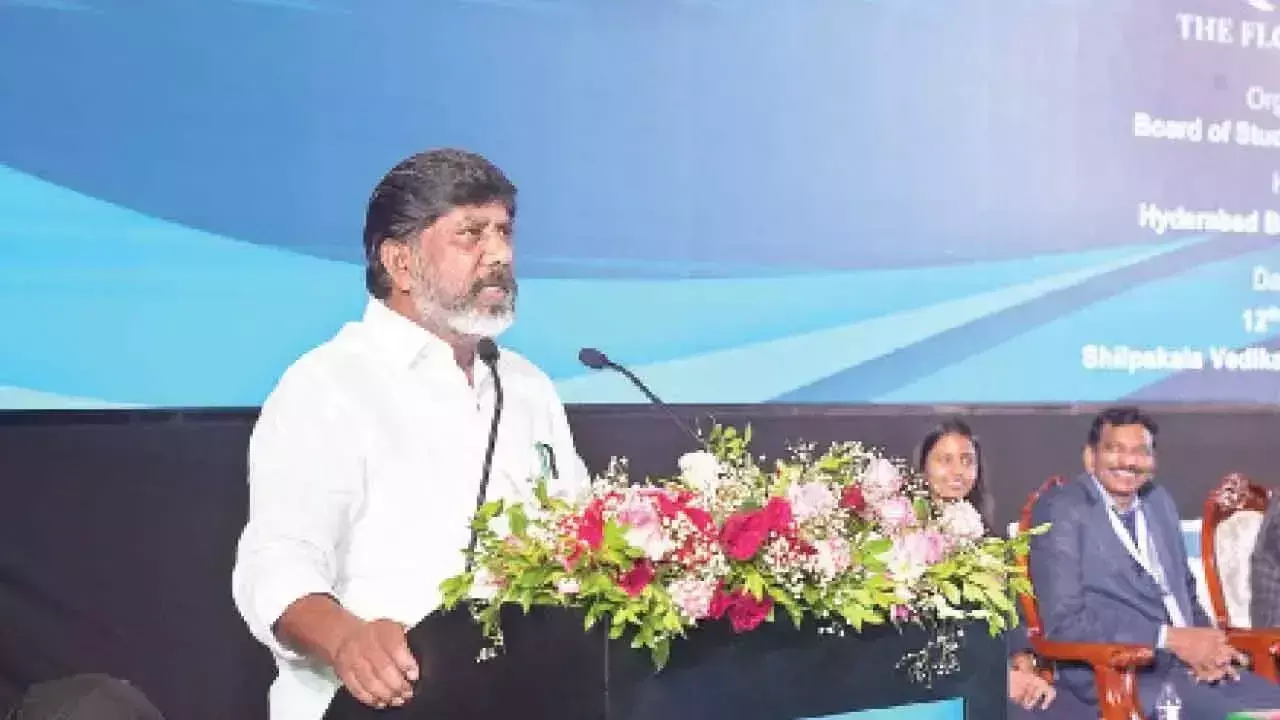 Telangana: राज्य चार्टर्ड अकाउंटेंट्स के केंद्र के रूप में उभर रहा है: भट्टी Telangana: राज्य चार्टर्ड अकाउंटेंट्स के केंद्र के रूप में उभर रहा है: भट्टी