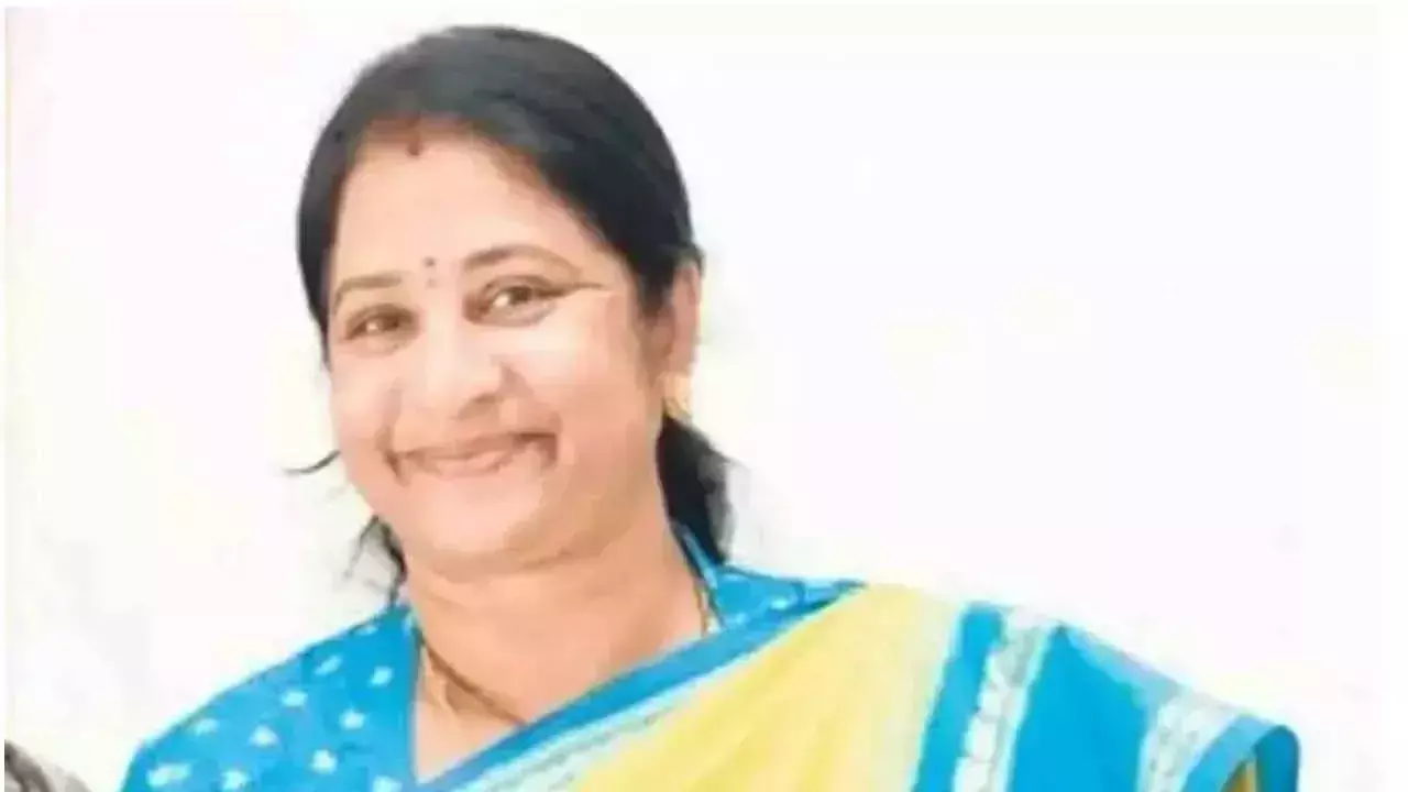 Telangana: उप महापौर ने छात्रों को पुस्तकें और यूनिफॉर्म वितरित कीं Telangana: उप महापौर ने छात्रों को पुस्तकें और यूनिफॉर्म वितरित कीं