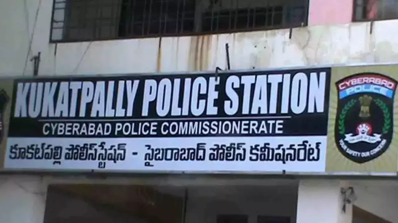Police ने कुकटपल्ली में घेराबंदी कर तलाशी अभियान चलाया Police ने कुकटपल्ली में घेराबंदी कर तलाशी अभियान चलाया