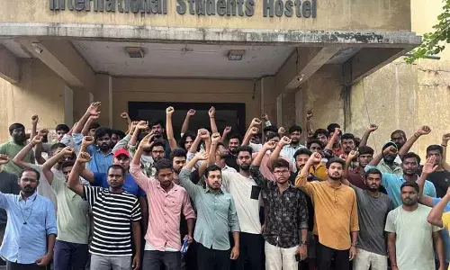 Nizam College के छात्रों का छात्रावास मेस बंद