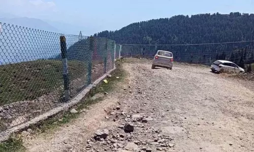 Jammu: उबड़-खाबड़ सड़क से सनासर के पर्यटन सपने को खतरा Jammu: उबड़-खाबड़ सड़क से सनासर के पर्यटन सपने को खतरा