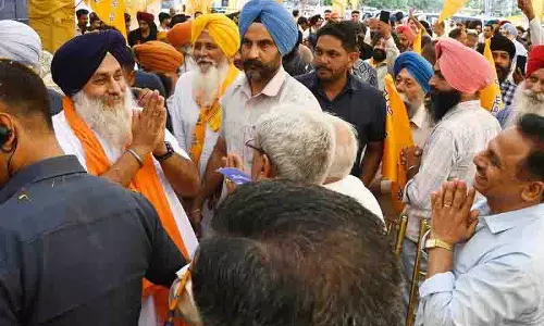 Sukhbir ने क्षेत्रीय पार्टी को मजबूत करने के लिए वोट मांगे Sukhbir ने क्षेत्रीय पार्टी को मजबूत करने के लिए वोट मांगे