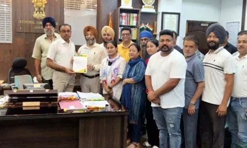 Jeevan Nagar निवासियों ने मंडल आयुक्त से मुलाकात कर नागरिक समस्याओं के त्वरित समाधान की मांग की