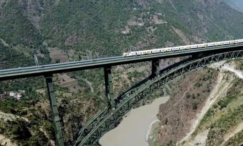 Jammu: प्रतिष्ठित रेल पुलों पर पर्यटन को बढ़ावा देने के लिए बहुआयामी रणनीति तैयार की Jammu: प्रतिष्ठित रेल पुलों पर पर्यटन को बढ़ावा देने के लिए बहुआयामी रणनीति तैयार की
