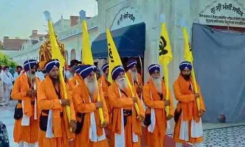Guru Hargobind का अवतार पर्व श्रद्धा और भक्तिभाव से मनाया गया Guru Hargobind का अवतार पर्व श्रद्धा और भक्तिभाव से मनाया गया