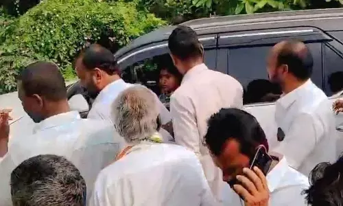 विधायक यशस्विनी रेड्डी की टिप्पणी पर दलितों ने जताया रोष विधायक यशस्विनी रेड्डी की टिप्पणी पर दलितों ने जताया रोष