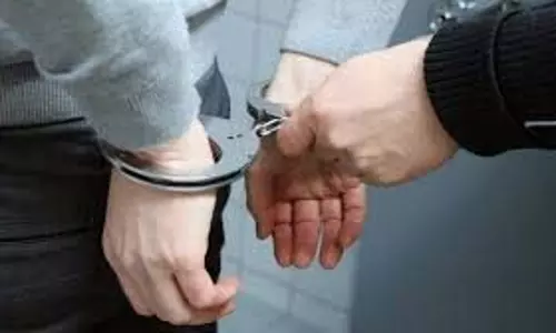 झगड़े के दौरान लिव-इन पार्टनर की हत्या के आरोप में व्यक्ति गिरफ्तार झगड़े के दौरान लिव-इन पार्टनर की हत्या के आरोप में व्यक्ति गिरफ्तार