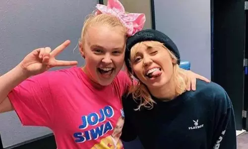 जोजो सिवा ने वर्ल्ड प्राइड में Miley Cyrus के क्लोसेट वाले मज़ाक की आलोचना की