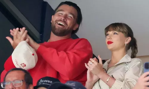 Taylor Swift, ट्रैविस केल्सी गुप्त शादी की खबर के बाद पहली बार बाहर निकले Taylor Swift, ट्रैविस केल्सी गुप्त शादी की खबर के बाद पहली बार बाहर निकले