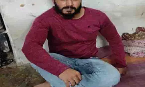 ईरानी डेरा में छापा: पुलिस ने हिस्ट्रीशीटर जमन ईरानी को किया गिरफ्तार ईरानी डेरा में छापा: पुलिस ने हिस्ट्रीशीटर जमन ईरानी को किया गिरफ्तार