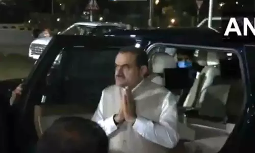 गौतम अडानी ने विजय रूपाणी को दी विनम्र श्रद्धांजलि गौतम अडानी ने विजय रूपाणी को दी विनम्र श्रद्धांजलि