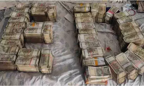 BIG BREAKING: ED ने नेक्सा एवरग्रीन फ्रॉड मामले में मारा बड़ा छापा, 2.04 करोड़ नकद जब्त BIG BREAKING: ED ने नेक्सा एवरग्रीन फ्रॉड मामले में मारा बड़ा छापा, 2.04 करोड़ नकद जब्त